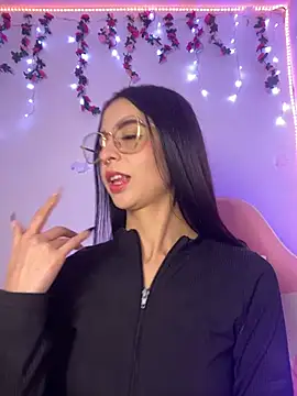 Lia  1 online show from 12.13.25