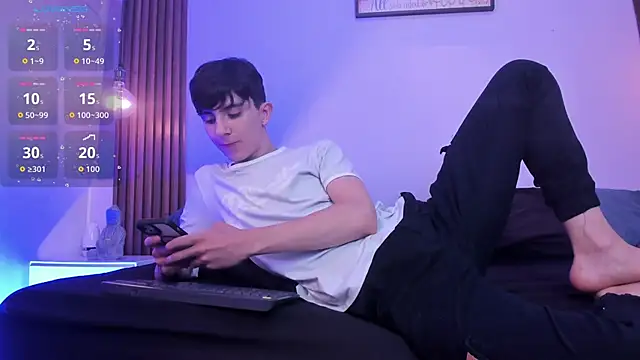 Snapshot of mathias_saenz chatting on 11.28.25 mathias saenz online show from 11.28.25