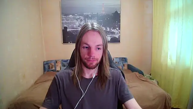 Snapshot of AdamDickens chatting on 05.08.26 AdamDickens online show from 05.08.26