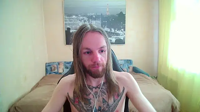 Snapshot of AdamDickens chatting on 06.18.26 AdamDickens online show from 06.18.26