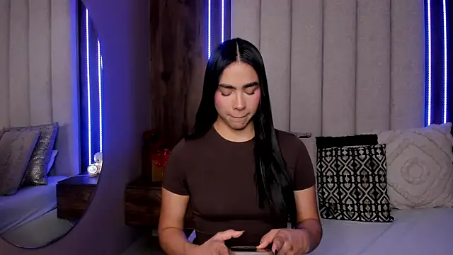 LucySalvatore  online show from 04.22.26