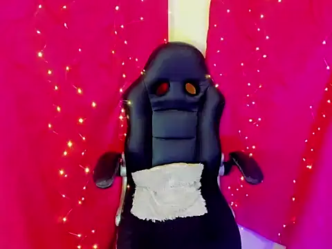 Snapshot of laxissh_X chatting on 11.29.25 laxissh X online show from 11.29.25