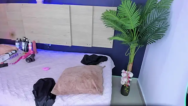 Amalia Bigass online show from 11.23.25