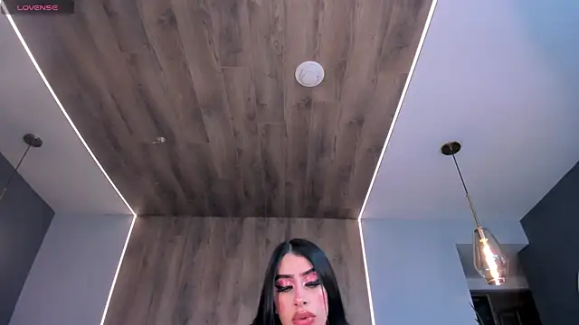 Snapshot of LeahLombardi_ chatting on 10.10.25 LeahLombardi online show from 10.10.25