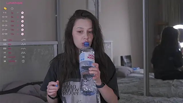 Snapshot of chillgirll chatting on 02.27.26 chillgirll online show from 02.27.26