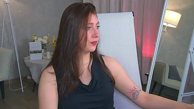 Snapshot of Mary_Miiller chatting on 11.18.25 Mary Miiller online show from 11.18.25