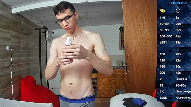 Snapshot of angelicious_ chatting on 10.08.25 angelicious online show from 10.08.25