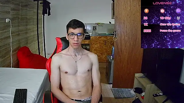 Snapshot of angelicious_ chatting on 10.25.25 angelicious online show from 10.25.25