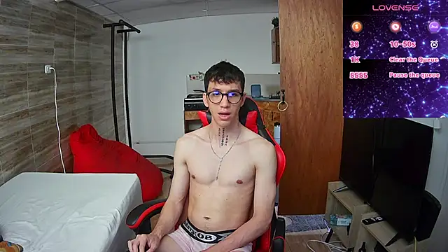 Snapshot of angelicious_ chatting on 10.29.25 angelicious online show from 10.29.25