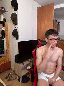 Snapshot of angelicious_ chatting on 11.20.25 angelicious online show from 11.20.25