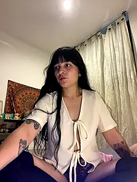 Snapshot of Abril_thompson98 chatting on 11.23.25 Abril thompson98 online show from 11.23.25