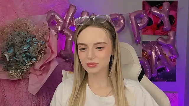 JuliaBrewwer online show from 09.18.25