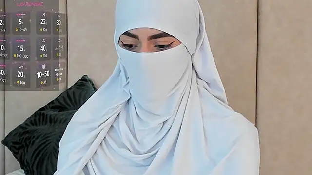  Zahiira  online show from 11.18.25