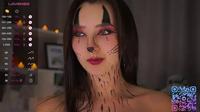 Snapshot of DaisyBlaze chatting on 10.31.25 DaisyBlaze online show from 10.31.25