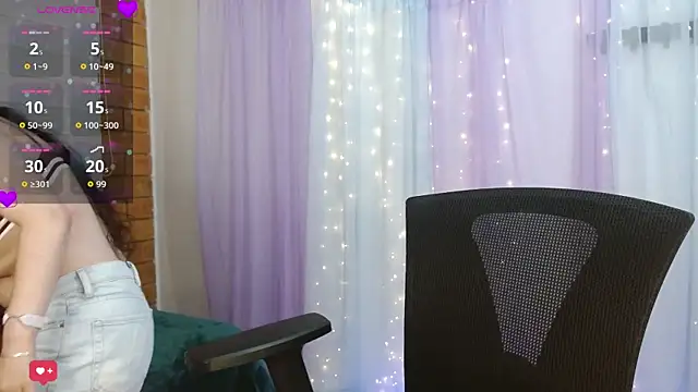 Snapshot of Camila_Ord chatting on 10.31.25 Camila Ord online show from 10.31.25