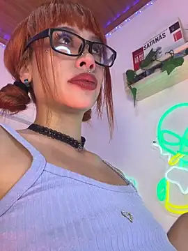 Snapshot of ScarlettRusso1 chatting on 10.25.25 ScarlettRusso1 online show from 10.25.25