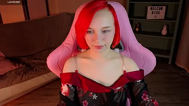 Snapshot of NaomiYoru chatting on 09.24.25 NaomiYoru online show from 09.24.25