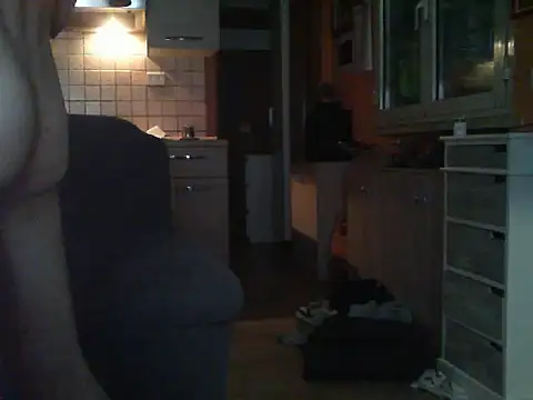 Snapshot of KalendaXL chatting on 04.25.26 KalendaXL online show from 04.25.26