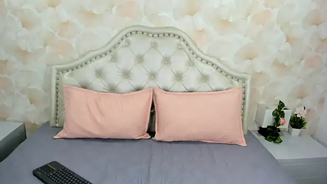 SofiaWhites online show from 05.22.26