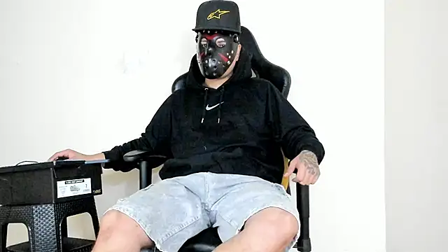 Snapshot of HELLSTAR chatting on 11.01.25 HELLSTAR online show from 11.01.25