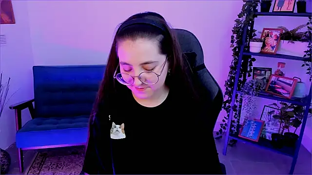 Snapshot of VirtuallVoyant chatting on 10.01.25 VirtuallVoyant online show from 10.01.25