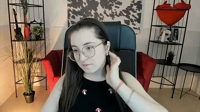 Snapshot of VirtuallVoyant chatting on 11.12.25 VirtuallVoyant online show from 11.12.25