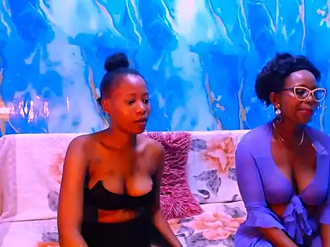 Snapshot of ebonypretty4u69 chatting on 10.11.25 ebonypretty4u69 online show from 10.11.25