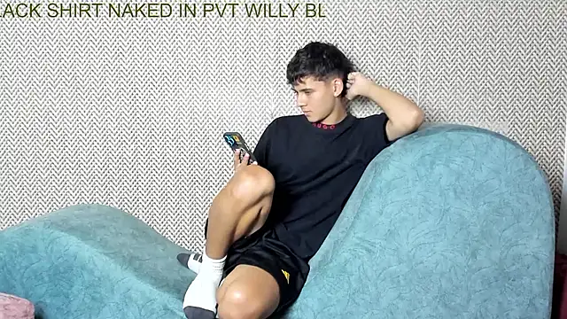 Snapshot of willy_sexxx18 chatting on 11.06.25 willy sexxx18 online show from 11.06.25