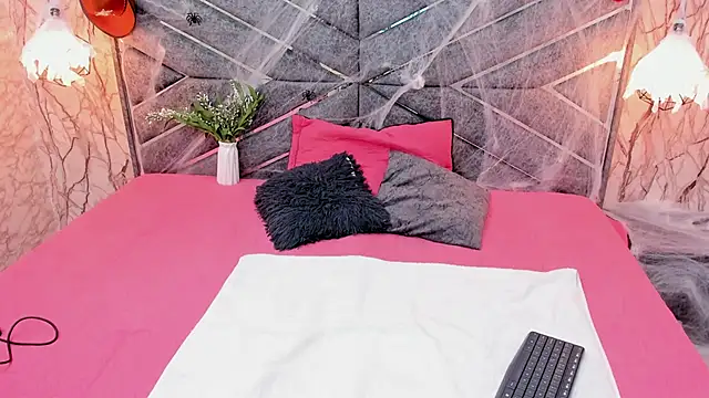 SASHA BROWNIE   online show from 10.07.25