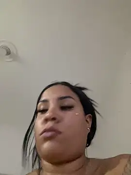 Snapshot of MarianaaSantos chatting on 06.18.26 MarianaaSantos online show from 06.18.26