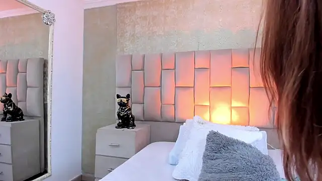 Snapshot of cloesummerr_ chatting on 11.04.25 cloesummerr online show from 11.04.25