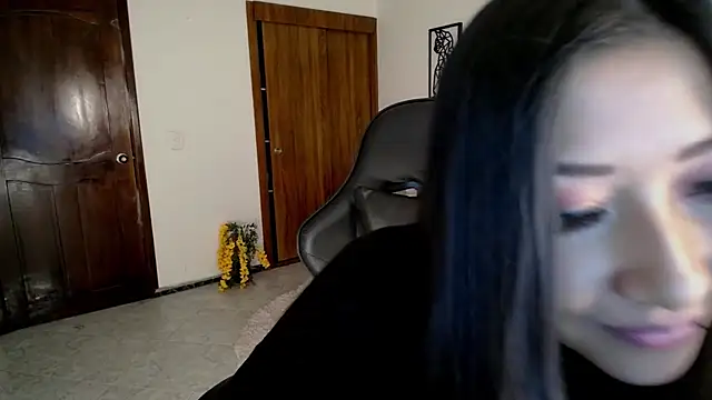 Snapshot of Mia_1120 chatting on 10.24.25 Mia 1120 online show from 10.24.25