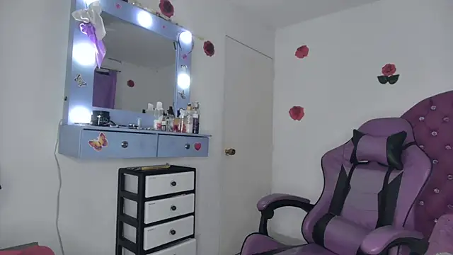 Snapshot of soffy_rosses chatting on 04.11.26 soffy rosses online show from 04.11.26