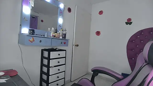 Snapshot of soffy_rosses chatting on 04.22.26 soffy rosses online show from 04.22.26