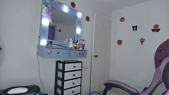 Snapshot of soffy_rosses chatting on 06.19.26 soffy rosses online show from 06.19.26