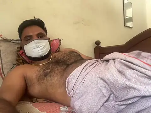 Snapshot of HandsomeMche chatting on 10.23.25 HandsomeMche online show from 10.23.25