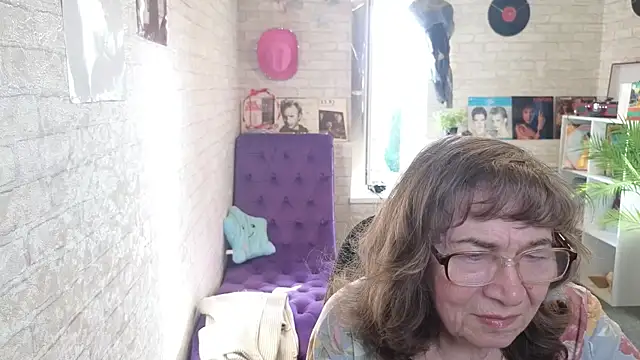 Betty Brick online show from 05.18.26