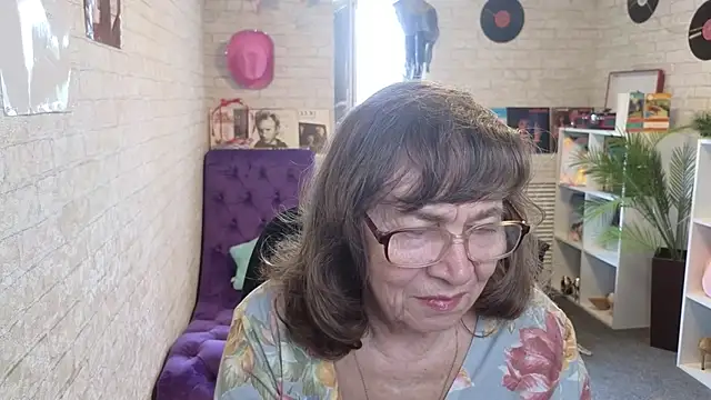 Betty Brick online show from 05.19.26