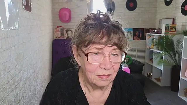 Betty Brick online show from 05.25.26