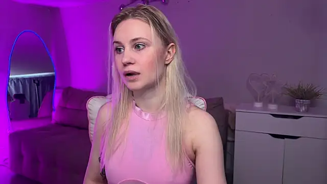 Snapshot of Sofia_Kenwood chatting on 04.30.26 Sofia Kenwood online show from 04.30.26