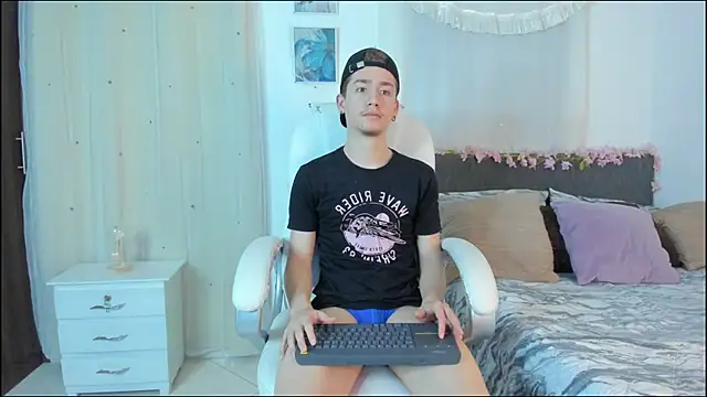 ThiagooJames online show from 11.28.25