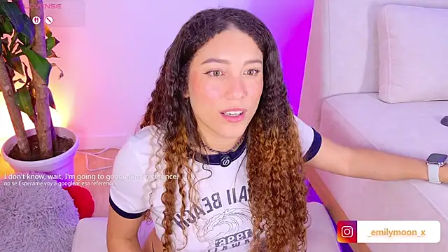 Snapshot of onlyemily_ chatting on 04.09.26 onlyemily online show from 04.09.26