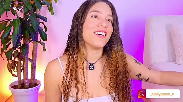 Snapshot of onlyemily_ chatting on 04.16.26 onlyemily online show from 04.16.26