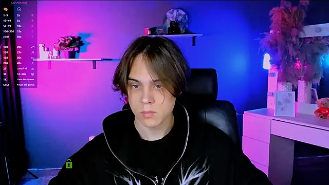 Snapshot of karl_mans chatting on 10.09.25 karl mans online show from 10.09.25