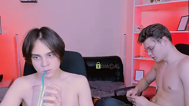 Snapshot of karl_mans chatting on 11.12.25 karl mans online show from 11.12.25