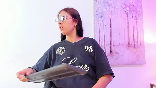 Snapshot of DanniaKross chatting on 12.03.25 DanniaKross online show from 12.03.25