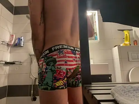 Snapshot of Tholel420 chatting on 11.17.25 Tholel420 online show from 11.17.25