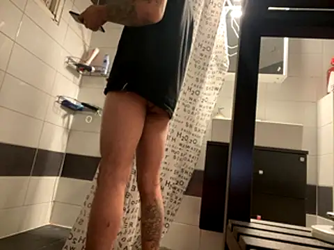 Snapshot of Tholel420 chatting on 11.24.25 Tholel420 online show from 11.24.25