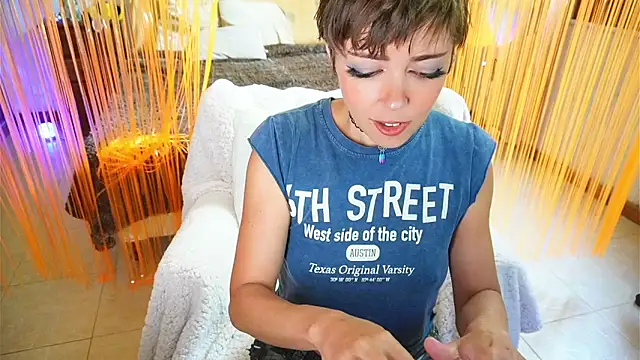 Snapshot of FantasticSonya chatting on 11.17.25 FantasticSonya online show from 11.17.25