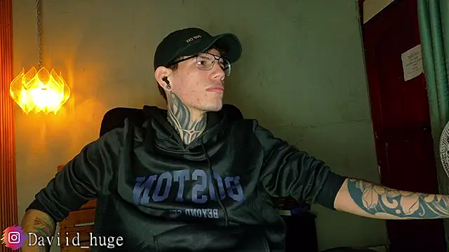 Snapshot of david_huge chatting on 06.08.26 david huge online show from 06.08.26